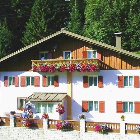 Haus Jochum Bed and Breakfast Langen am Arlberg Eksteriør billede